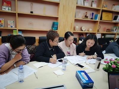 躍然圖上 攜手十余校舉辦幼小銜接家庭教育研討會，為家長提供專業咨詢服務